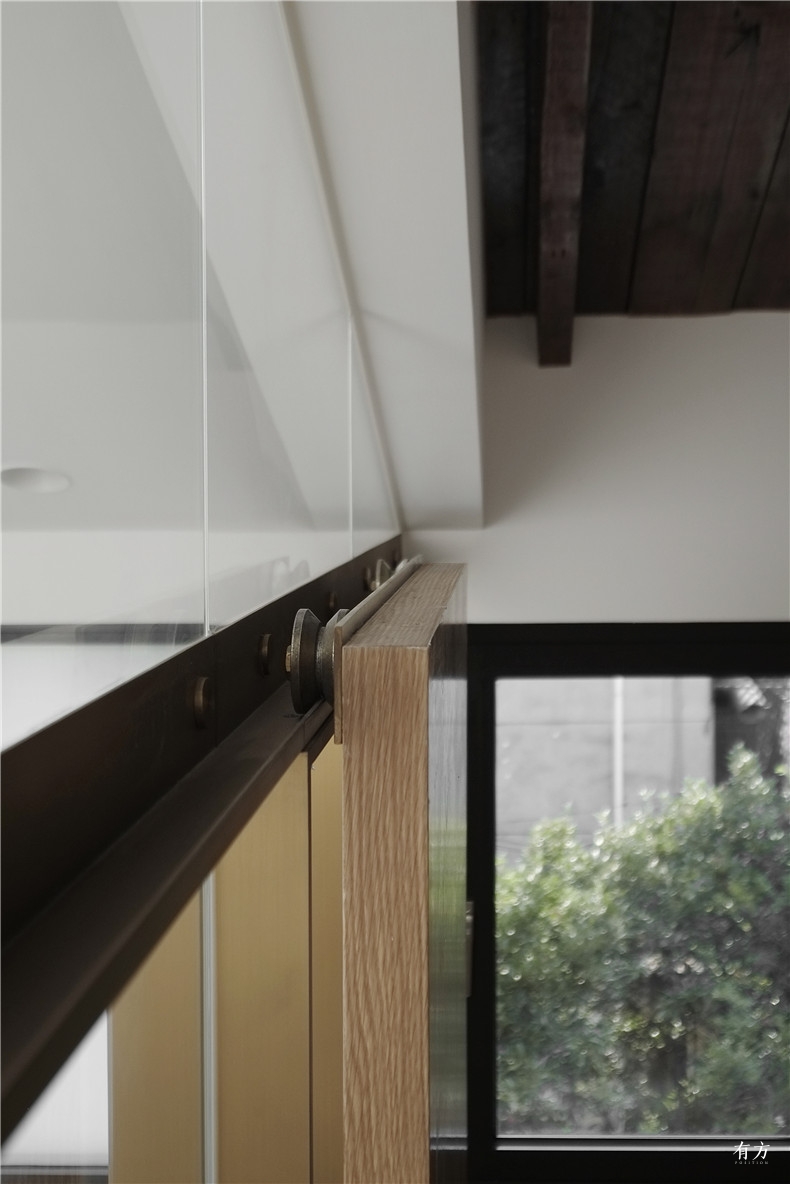 3 sliding door detail