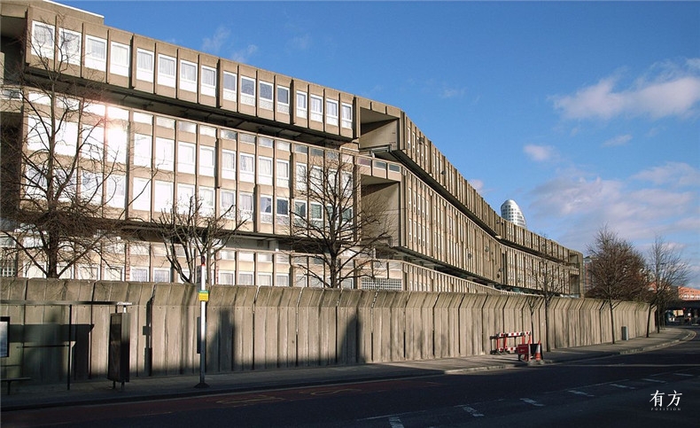 1200px-Robin Hood Gardens AP Smithson