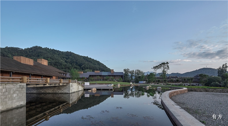 3梅驿广场断桥水景存在建筑