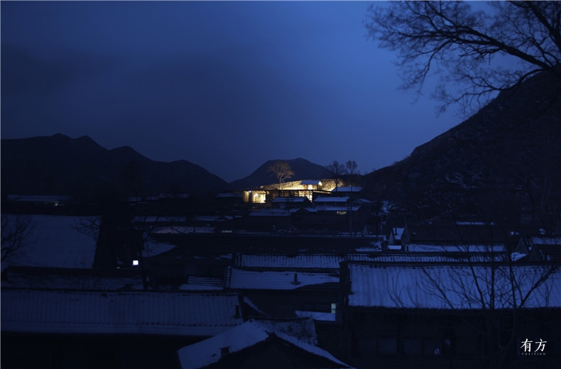 图09 远眺建筑夜景 the house under the Great Wall night view