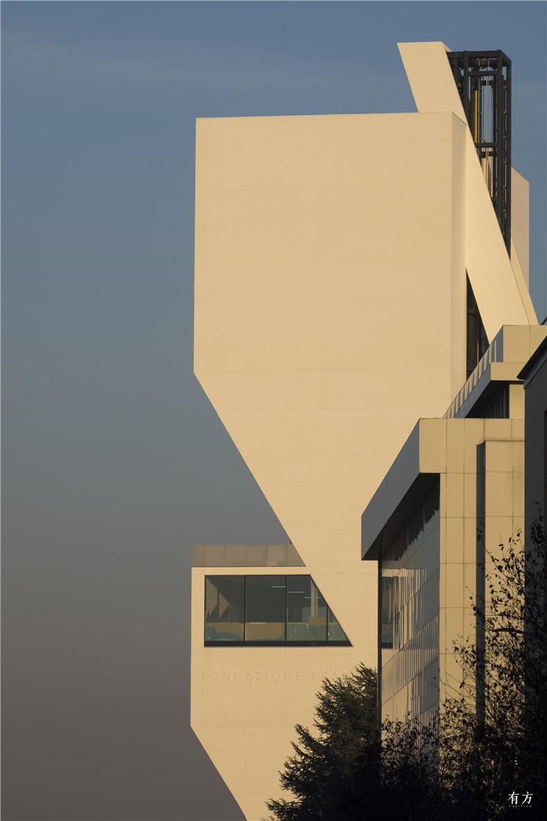 14 Prada Torre OMA by Jacopo Milanesi