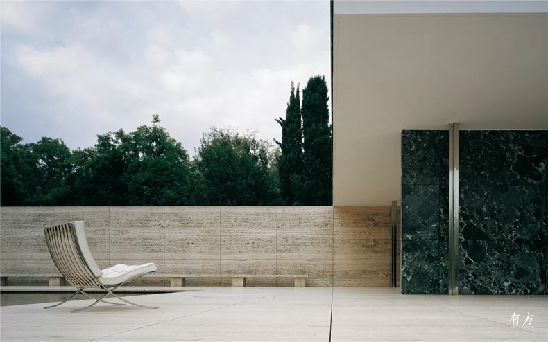 reconstruction of barcelona pavilion 06