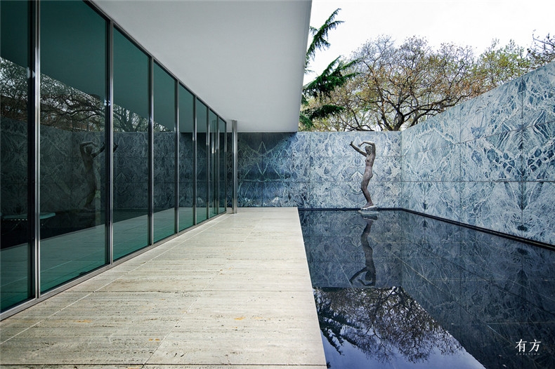 reconstruction of barcelona pavilion 20