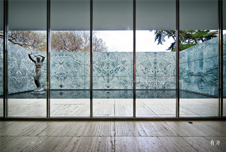 reconstruction of barcelona pavilion 21