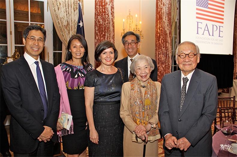 100张照片回顾贝聿铭的100岁人生92 贝聿铭获Leonore and Walter Annenberg Award2012年