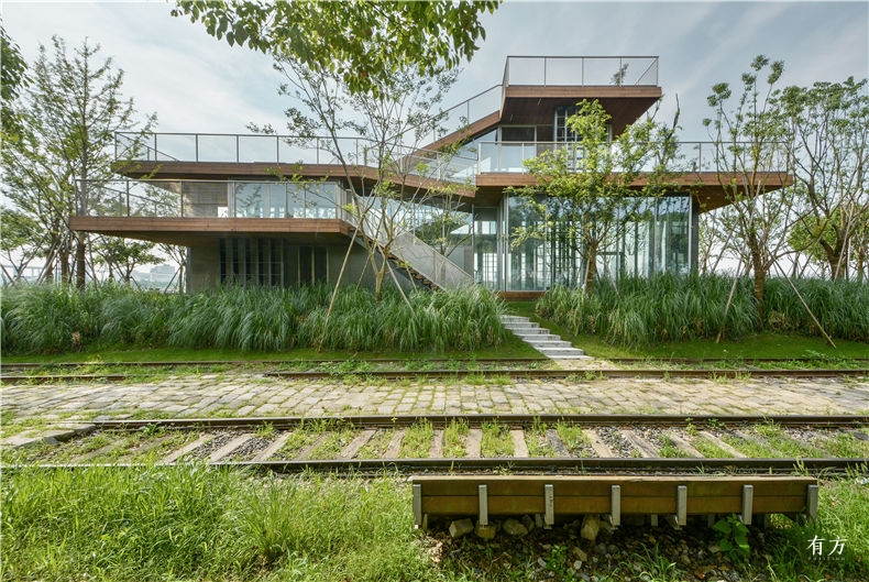 第二段后老火车轨道和南立面新址 old train track and south facade