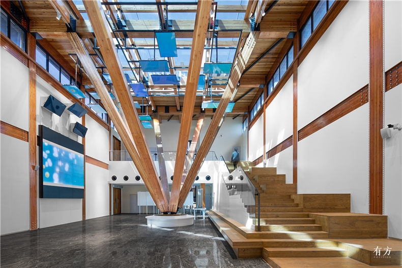 八根斜柱03 存在建筑 展厅内部