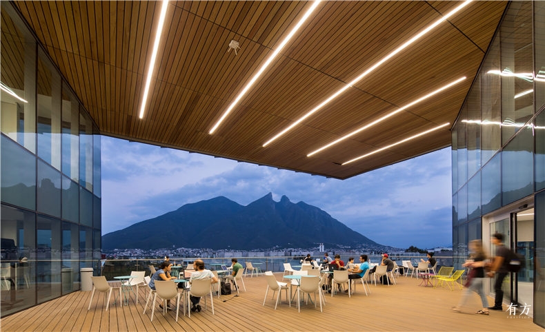 Monterrey Tec Library 01