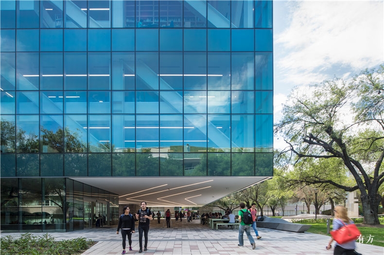 Monterrey Tec Library 03