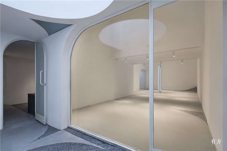 室外院落望向展厅