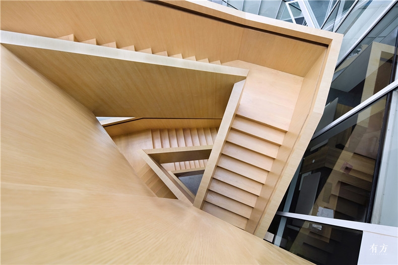 09 雕塑般的木楼梯丨Wooden Stair 何炼