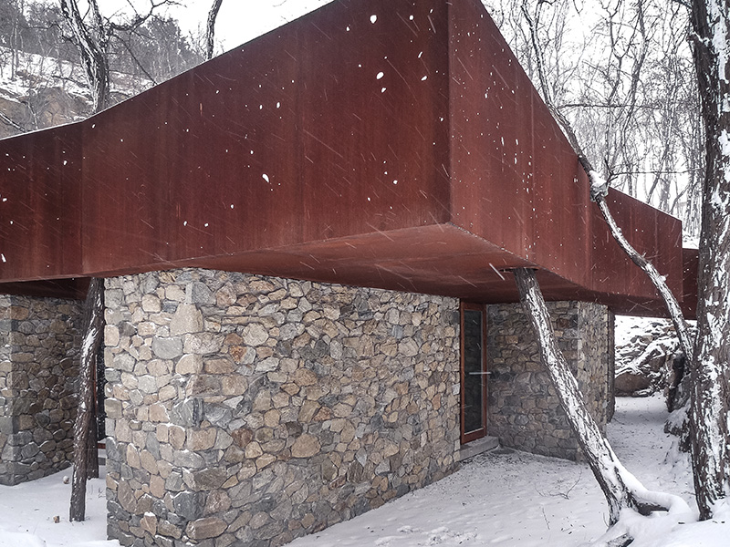 tao02 Teahouse in snow