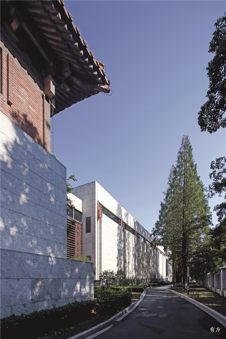 Junction area between the old main hall and the gallery of history phtography Zhang Guangyuan