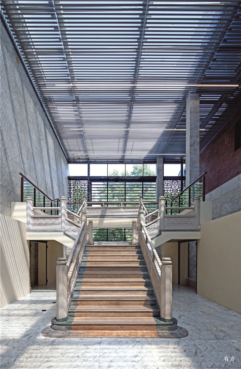 Original wood stairs at the junction photography Zhang Guangyuan