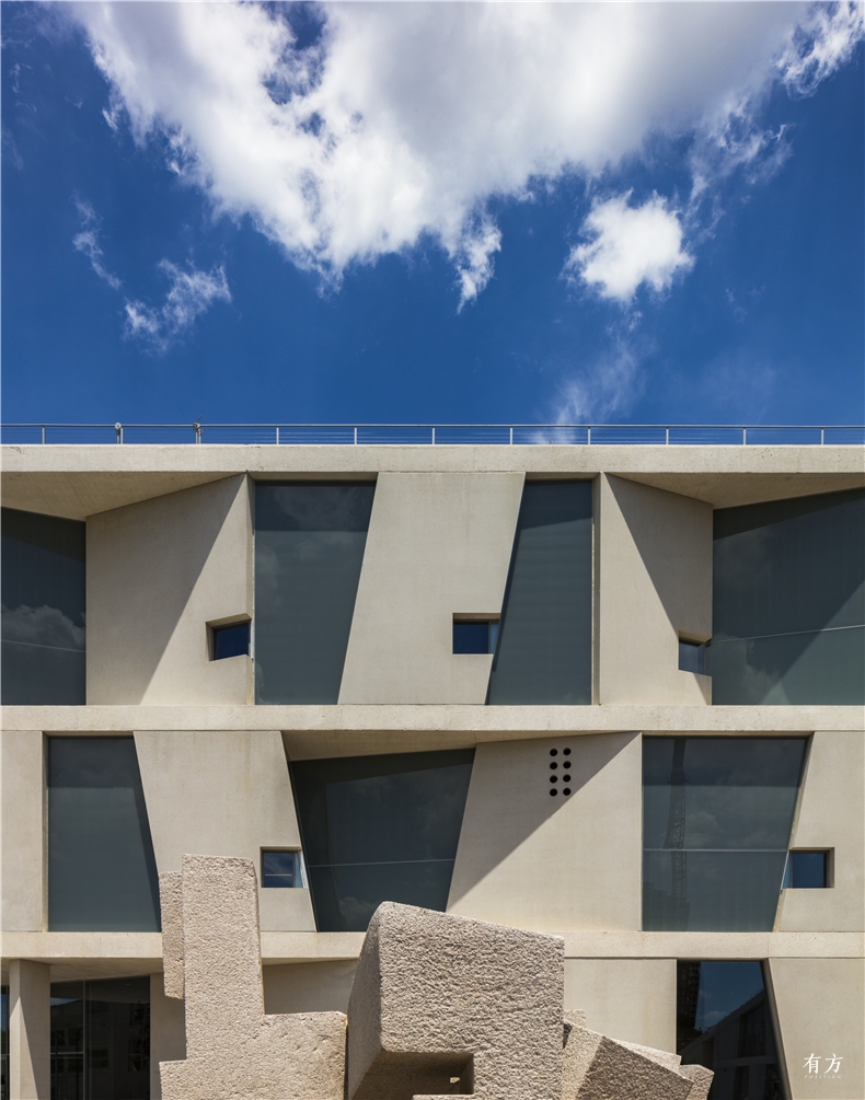 4 Detail of the Glassell School of Art facade south elevation Photograph Richard Barnes