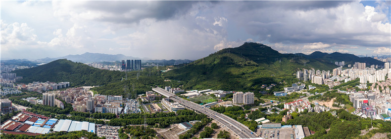 城市中的塘朗山系 2017/7/14，摄影：张超