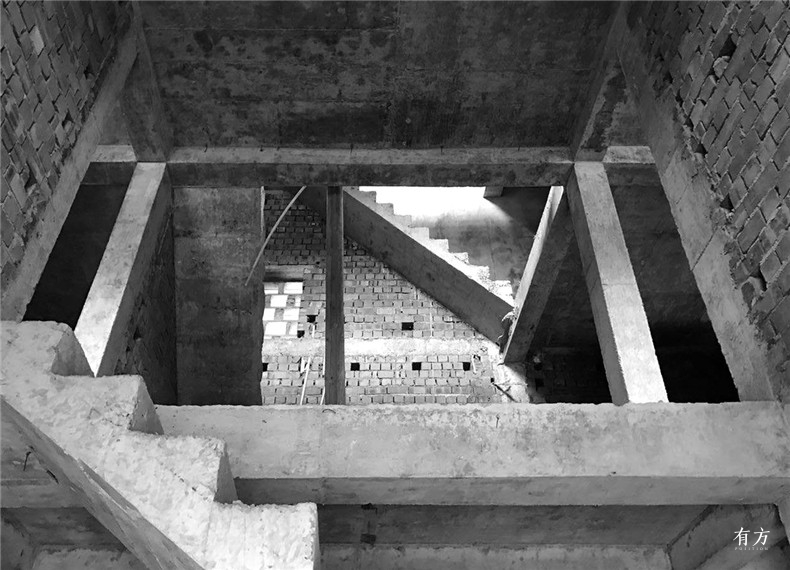 02 普通的砖混结构连通各层的楼梯